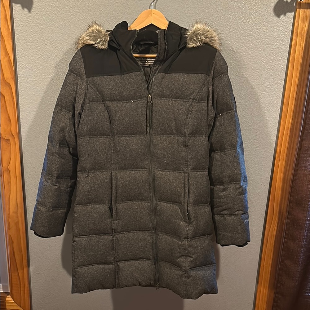 Stylish Gray Puffer Coat with Faux Fur Hood